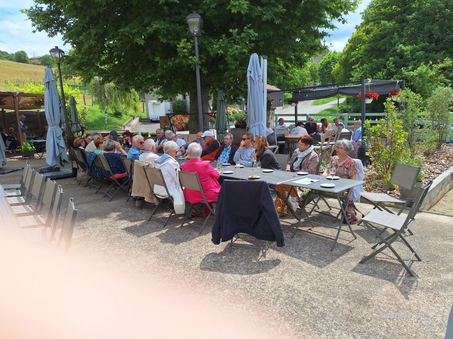 Déjeuner à l'auberge de Dyonais